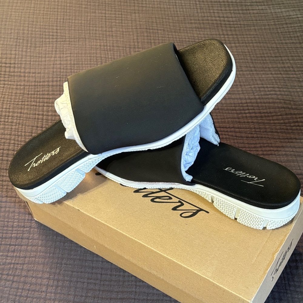 Trotters Black Slide Sandals, Size 7 Wore One Time TRO-8